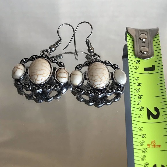 White Howlite Silvertone Earrings‎ - Picture 3 of 3